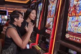 Live dealer baccarat table on 1118 Casino viewed from a mobile phone in the Philippines